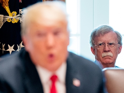 Источник: Трамп обвинил Болтона в предательстве и пригрозил помешать публикации его книги