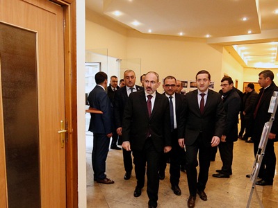 Armenia PM visits Investment Support Center, assigns to present roadmap