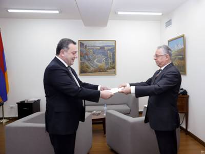 Կիպրոսի նորանշանակ դեսպանն իր հավատարմագրերի պատճենն է հանձնել Հայաստանի ԱԳ փոխնախարարին