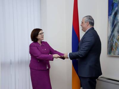 Կանադայի նորանշանակ դեսպանն իր հավատարմագրերի պատճենն է հանձնել ԱԳ նախարարի տեղակալին