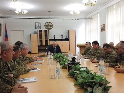 Karabakh President introduces new defense minister to supreme command staff of army