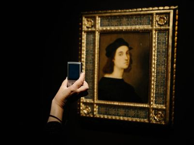 Картина Рафаэля спровоцировала скандал в Италии