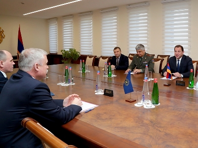Armenia Minister of Defense meets with visiting CSTO chief