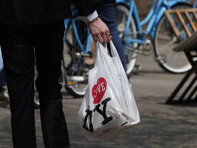 В Нью-Йорке с 1 марта запретят пластиковые пакеты