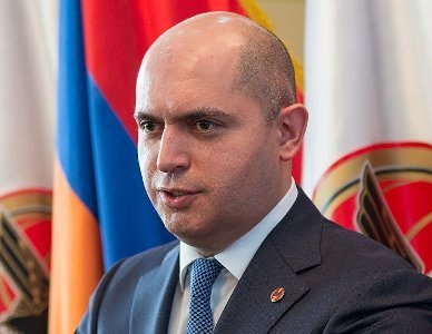 Դադարեք մարդկանց դիտարկել որպես ձեր քաղաքական ակցիաների թնդանոթային միս. Աշոտյանը՝ Փաշինյանին