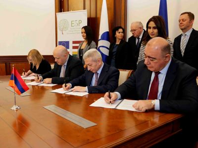 Ստորագրվել է Գյումրիի ճանապարհներն ու փողոցների լուսավորությունը արդիականացնելու մասին դրամաշնորհային համաձայնագիրը