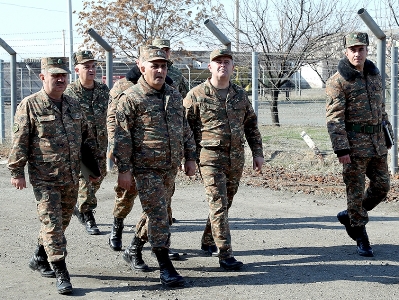 Armenian army's general staff chief visits military unit