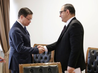 Armenia Minister of Economy receives Kazakhstan ambassador