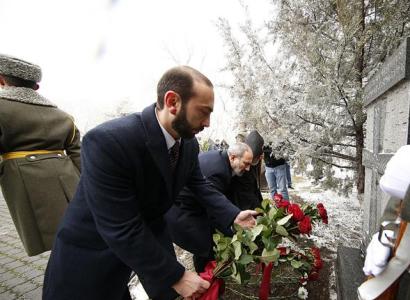 Կանադայի խորհրդարանի պատգամավորը հարգանքի տուրք է մատուցել Բաքվի հակահայկական ջարդերի զոհերի հիշատակին