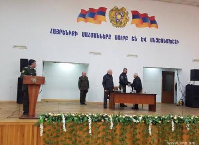 Գեներալ-մայոր Գրիգորի Գրիգորյանի ծննդյան օրվա առթիվ ԱԱԾ տնօրենի ԺՊ-ն նրան պարգեւատրել է