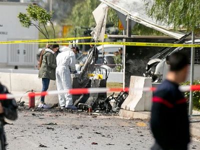 Suicide bombers blow themselves up near US embassy Tunisia: 5 police officers wounded
