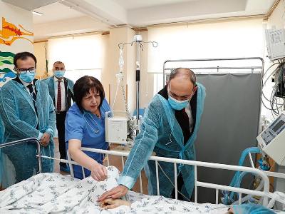 Armenian PM visits brutally beaten 13-year-old girl