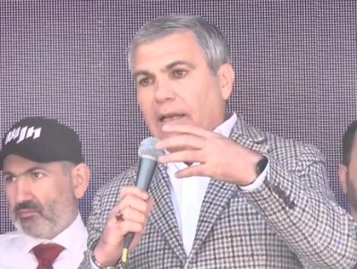 Political party leader speaks at YES campaign for constitutional referendum in Armenia