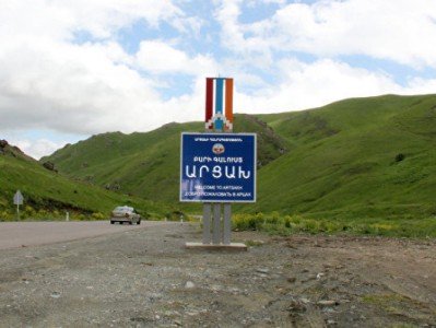Արցախից Հայաստան եւ հակառակ ուղղությամբ ուղևորվելիս հորդորում ենք ձեռքի տակ անպայման ունենալ անձը հաստատող փաստաթուղթ