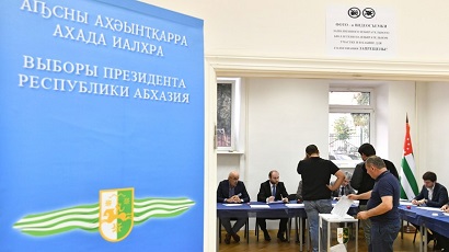 В Абхазии проходят повторные выборы президента