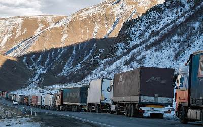Լարսի ճանապարհը բաց է միայն բեռնատարների համար