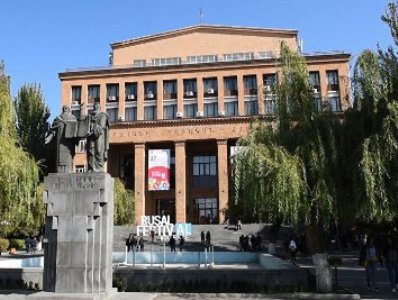 ԵՊՀ ռեկտորի պաշտոնակատարը պահանջում է, որ Հանրային կապերի ծառայության աշխատակիցները գնան աշխատանքի. Խոսնակ