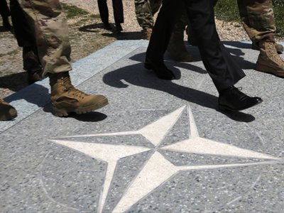 НАТО проверяет на коронавирус своих военных, развернутых за рубежом
