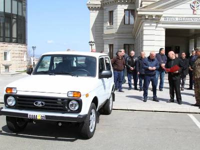 Արցախի ազատամարտիկների միությունը բանակին «Նիվա» է նվիրել (ֆոտո)