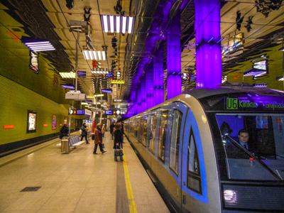 В Мюнхене задержан мужчина, который облизал поручни в метро, заявив, что у него коронавирус