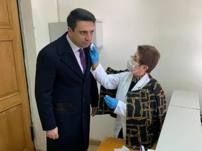 ԱԺ մուտք գործելիս պարտադիր բոլորի տաքությունը չափվում է. Ալեն Սիմոնյանը լուսանկար է հրապարակել