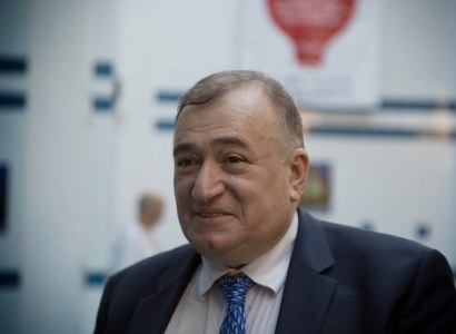 Մարզվել, լողալ, չվախենալ. Շավարշ Կարապետյանը գիտի՝ ինչպես «հաղթել» կորոնավիրուսին