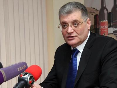 Փաստաթղթով դուրս գալը՝ հասկանալի է... Բայց տեղաշարժի մասին թերթիկի իմաստը՝ոչ.. Արամ Կարապետյան