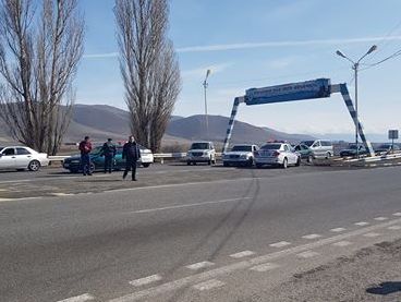 Բերդի մի բնակչի կանգնեցրին, երեխաների հետ գնում էին Էջմիածին ծնունդի մասնակցելու. Գնել Սանոսյան