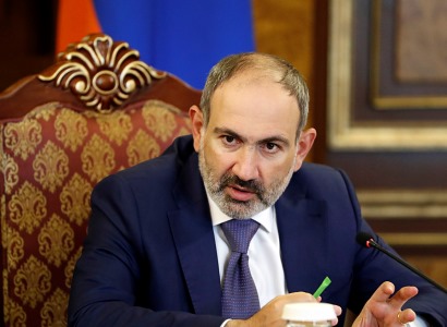 Armenia PM chairs consultation devoted to coronavirus, talks about his phone talks with citizens