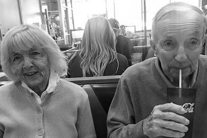The Mirror: Elderly couple married for 65 years die from coronavirus on same day