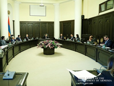 Armenia PM chairs consultation devoted to anti-crisis measures