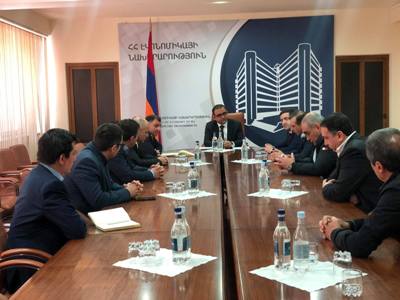 Տիգրան Խաչատրյանը գործարարների հետ քննարկել է տնտեսական աջակցության հարցերը