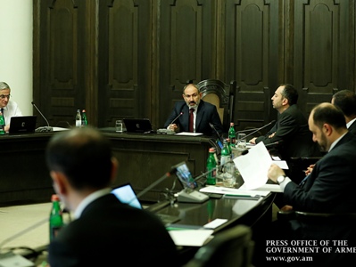 Armenia PM holds consultation devoted to social-economic issues and investment proposals