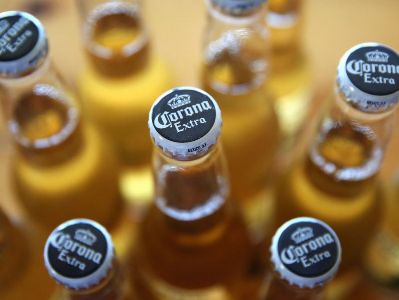 Corona ապրանքանիշի մեքսիկական մասնաճյուղը դադարեցնում է արտադրությունը. AFP