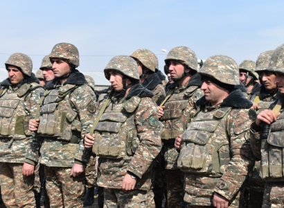 Զորամասերում անցկացվել են գործնական պարապմունքներ մարտական հերթափոխի մեկնող զինծառայողների հետ