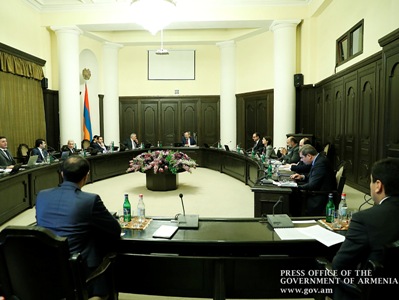 Armenia PM considers scope of assistance for target investment programs