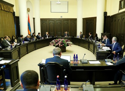 Armenia PM convenes consultation devoted to government support during coronavirus situation