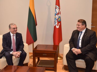 Armenian FM has phone call with Lithuanian counterpart