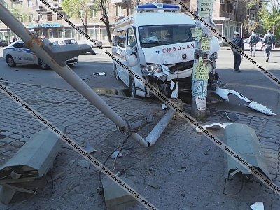 6 injured in Yerevan road accident (PHOTOS)