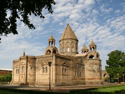 Գարեգին Բ-ի հայրական հորդորն է՝ զերծ մնալ հակառակություններից ու շահարկումներից. Մայր Աթոռը՝ վարչապետին