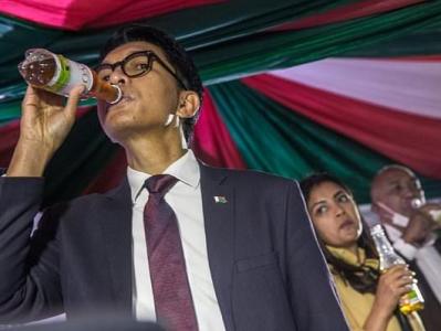 Madagascar president launches coronavirus 'remedy'
