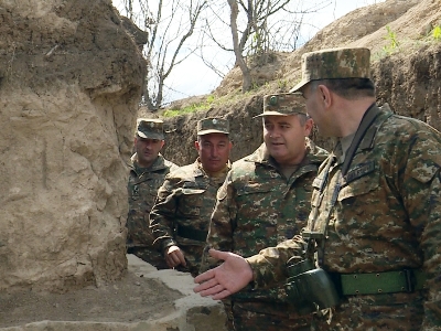 Armenian army's general staff chief visits military units