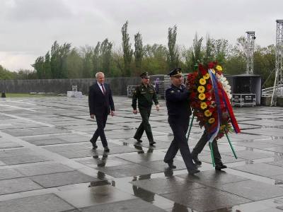 Russia Ambassador to Armenia pays tribute to Armenian Genocide victims