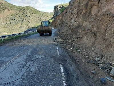 Գնդեվազ -Ջերմուկ ճանապարհին քարերը հեռացրել են. ճանապարհը  դարձել է երկկողմանի երթեւեկելի