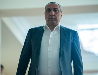 «Իրատես». Սամվել Ալեքսանյանն իր շահառու աշխատակիցների գումարները գրպանում է