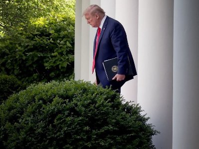 Трамп покинет Белый дом впервые за месяц