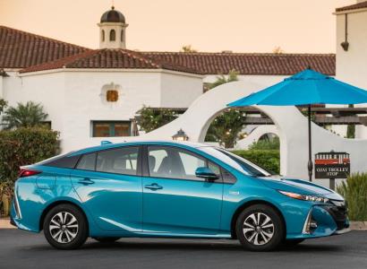 Toyota представит юбилейную спецверсию модели Prius