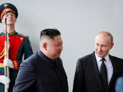 Putin awards commemorative WWII medal to Kim Jong-un