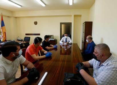 Yerevan deputy mayor meets with kindergartens' food suppliers
