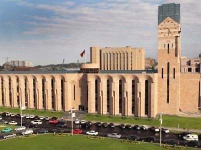 Երևանի քաղաքապետարանի թվով 20 պաշտոնյաներ ապրիլին կրկին պարգևատրվել են. դրանց թվում են փոխքաղաքապետերը